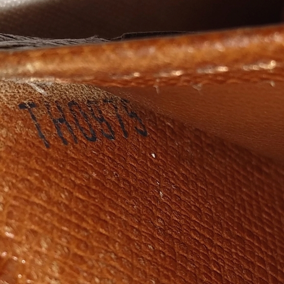 Authentic Louis Vuitton Vintage Monogram Canvas Elise Wallet On A Chain - Picture 16 of 16